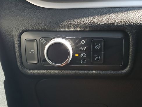 Used 2023 Ford Explorer XLT RWD image 15