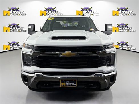 Used 2024 Chevrolet Silverado 2500 LT image 2