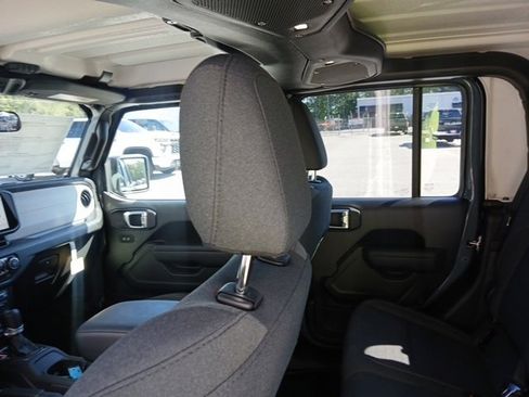 New 2025 Jeep Gladiator Sport image 28