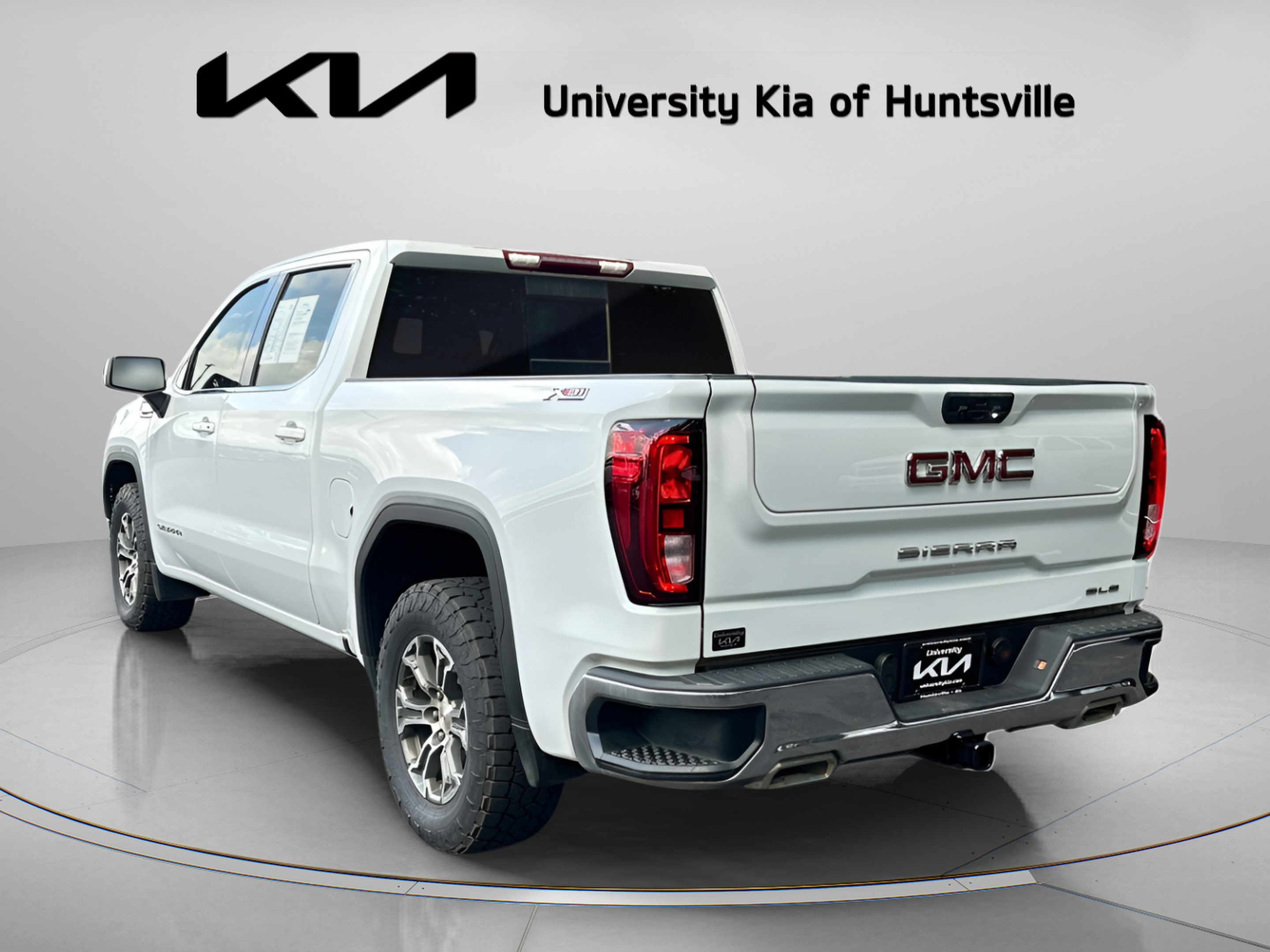 Used 2024 GMC Sierra 1500 SLE w/ Preferred Package AWD/4WD image 6