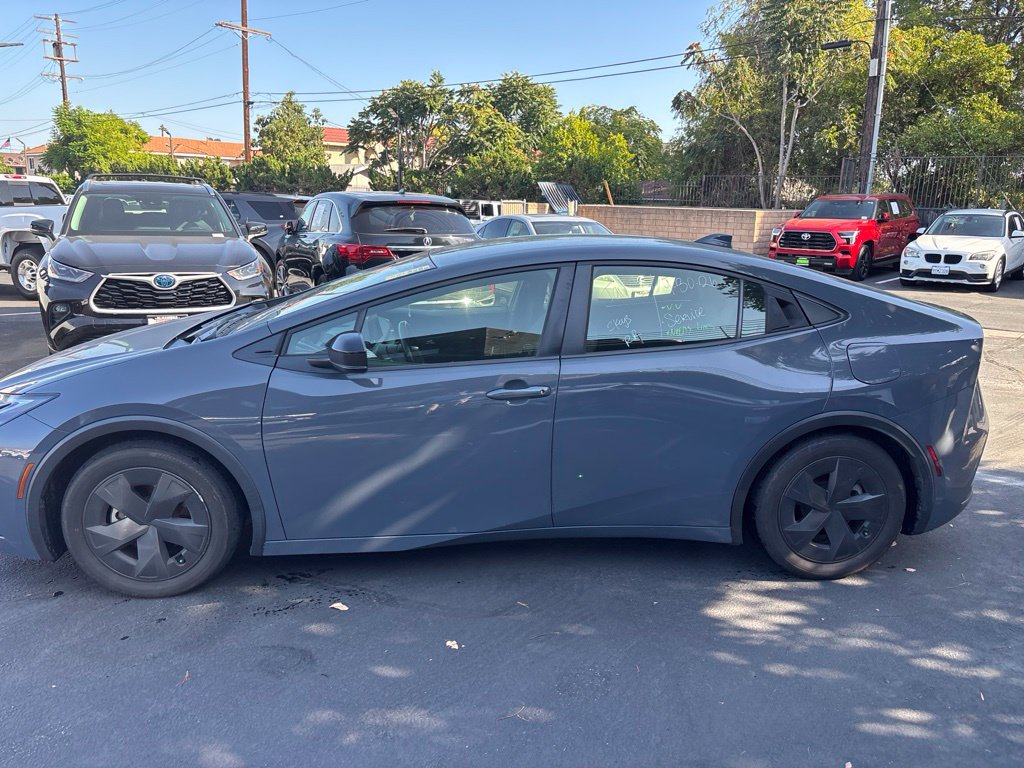 Used 2023 Toyota Prius LE FWD image 7
