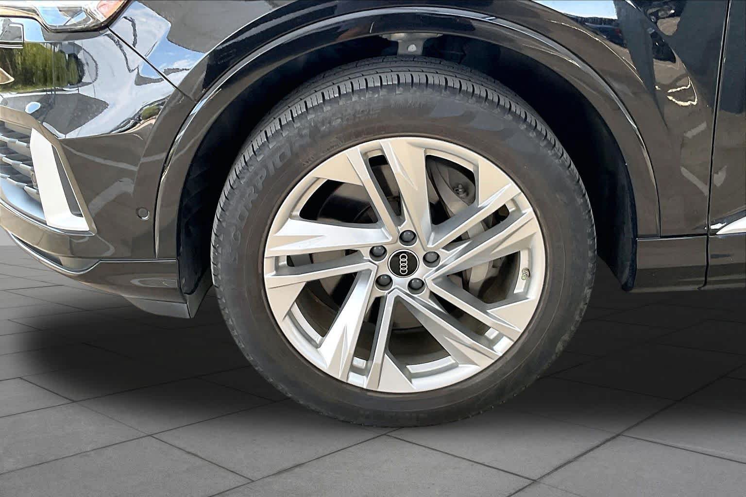Used 2023 Audi Q7 2.0T Premium w/ Convenience Package AWD/4WD image 11