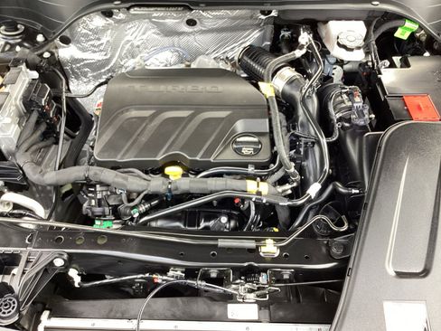 Used 2025 Chevrolet Trax LT image 31