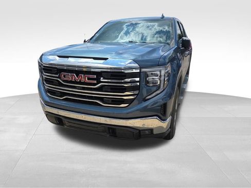 Used 2024 GMC Sierra 1500 SLT w/ SLT Premium Plus Package AWD/4WD image 6
