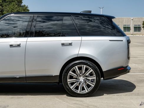 Used 2023 Land Rover Range Rover SE AWD/4WD image 10