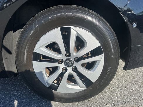 Used 2018 Toyota Prius Three image 28
