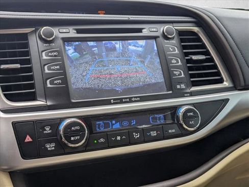 Used 2016 Toyota Highlander XLE FWD image 7