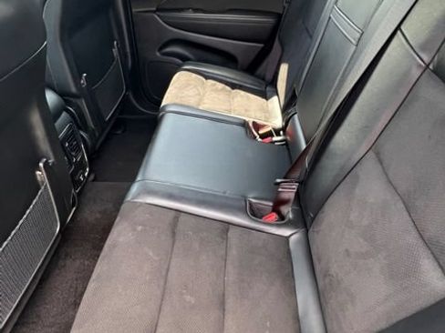 Used 2022 Jeep Grand Cherokee Laredo X RWD image 23
