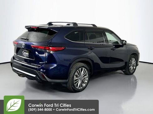 Used 2021 Toyota Highlander Platinum AWD/4WD image 16