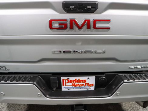 Used 2022 GMC Sierra 3500 Denali image 8