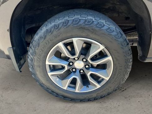 Used 2021 Chevrolet Silverado 1500 LT w/ Z71 Off-Road Package AWD/4WD image 9