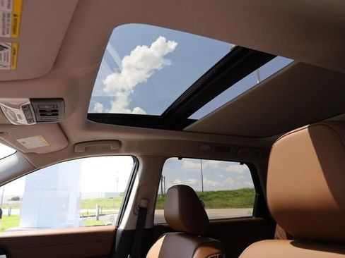 Certified 2025 Nissan Pathfinder Platinum w/ Cargo Package FWD image 7