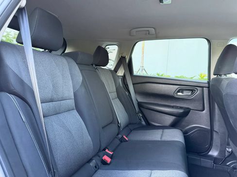 Used 2025 Nissan Rogue SV FWD image 30