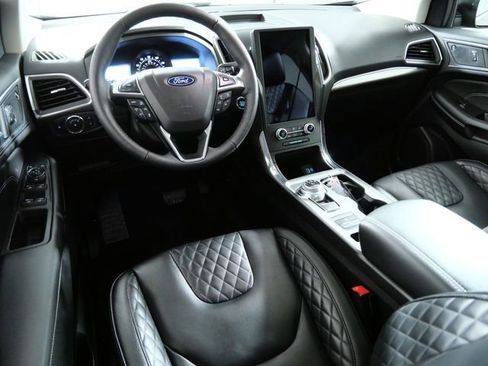 Certified 2024 Ford Edge Titanium w/ Equipment Group 301A AWD/4WD image 4