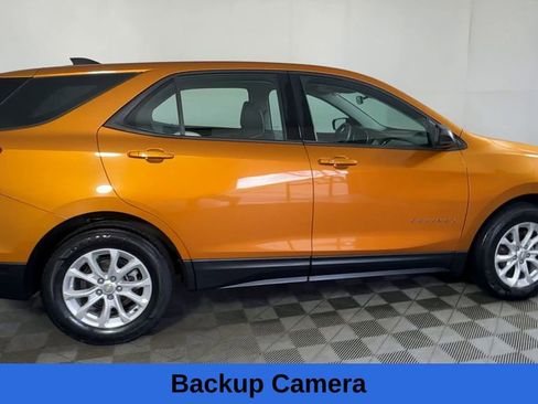 Used 2018 Chevrolet Equinox LS image 3