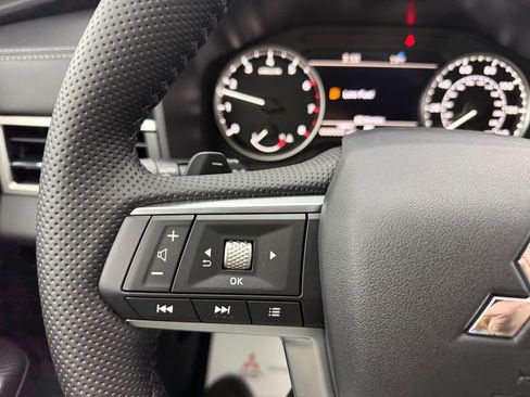 New 2026 Mitsubishi Outlander SE image 33