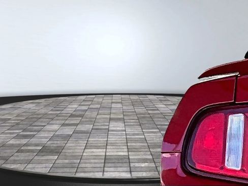 Used 2010 Ford Mustang image 5