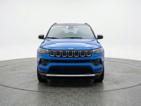 Used 2025 Jeep Compass Limited AWD/4WD image 2