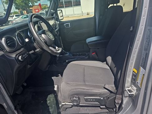 Used 2021 Jeep Gladiator Sport AWD/4WD image 12