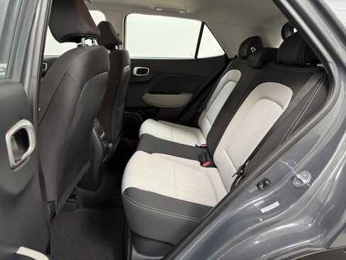 Used 2024 Hyundai Venue SEL image 17