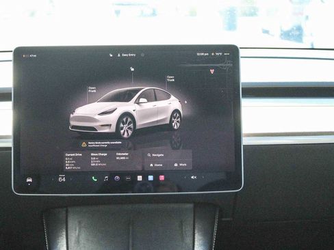 Used 2022 Tesla Model Y Long Range image 13