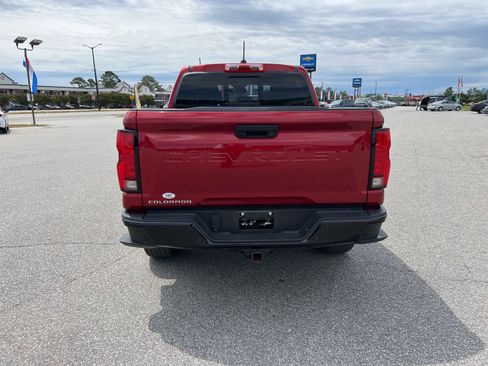 Used 2024 Chevrolet Colorado Z71 w/ Z71 Convenience Package 2 AWD/4WD image 4