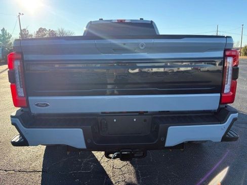 Used 2026 Ford F450 Platinum w/ FX4 Off-Road Package image 4