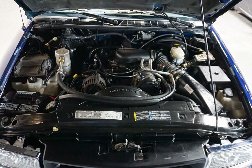 Used 2002 Chevrolet S10 Pickup LS w/ LS Preferred Equipment Group AWD/4WD image 12