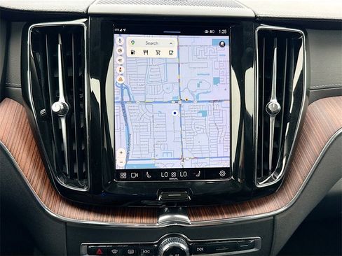 Used 2023 Volvo XC60 B5 Ultimate image 14