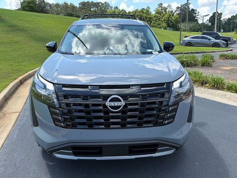 New 2026 Nissan Pathfinder Platinum FWD image 9