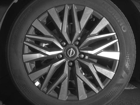 Used 2025 Nissan Altima 2.5 SV FWD image 12