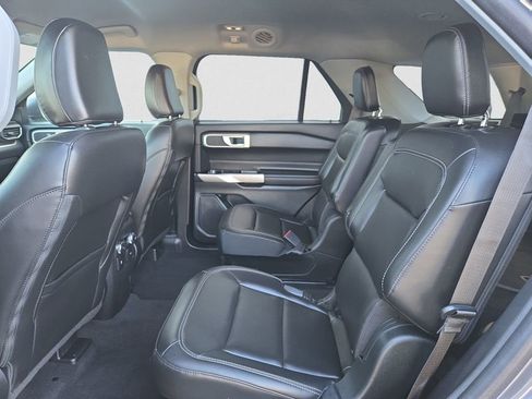 Used 2022 Ford Explorer XLT w/ Equipment Group 202A image 16