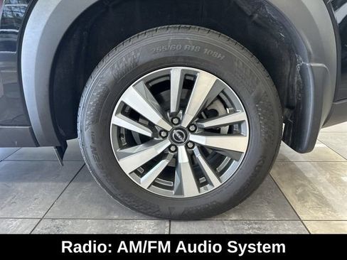 Used 2025 Nissan Pathfinder SL AWD/4WD image 5