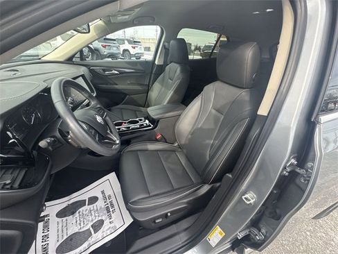Used 2023 Buick Envision Essence image 18