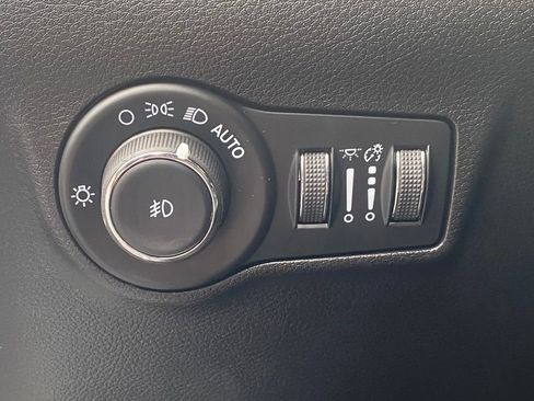 Used 2024 Jeep Compass Latitude image 14