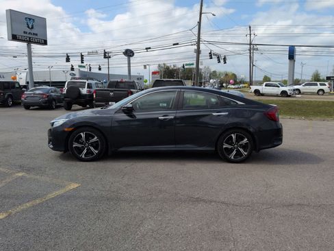 Used 2018 Honda Civic Touring image 5