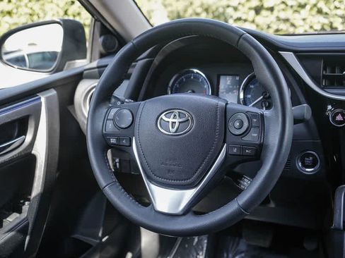 Used 2017 Toyota Corolla SE w/ SE Premium Package FWD image 15