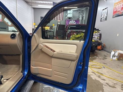 Used 2010 Ford Explorer Eddie Bauer image 16