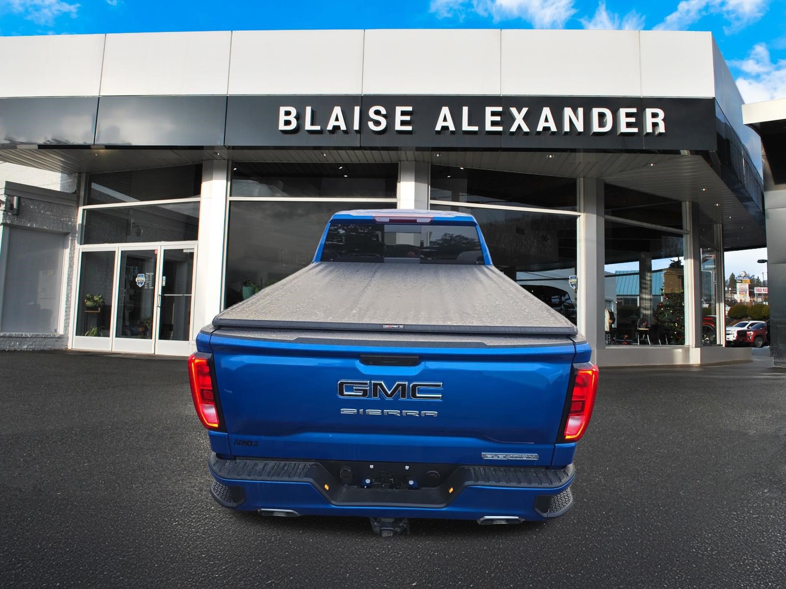 Used 2023 GMC Sierra 1500 Elevation w/ Preferred Package AWD/4WD image 5