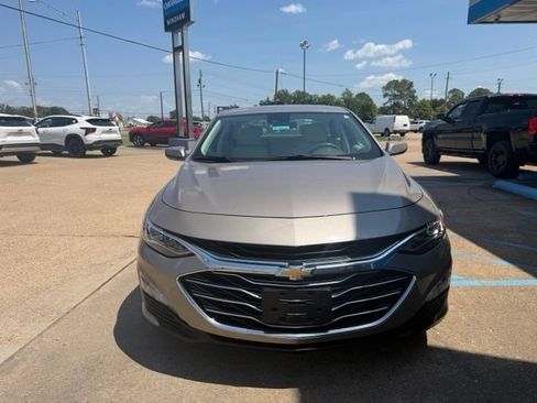Used 2024 Chevrolet Malibu LT FWD image 2