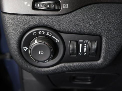 Used 2019 Jeep Cherokee Trailhawk w/ Cold Weather Group image 36