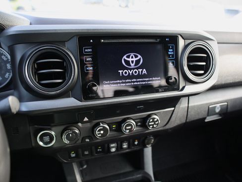 Used 2019 Toyota Tacoma TRD Sport image 22
