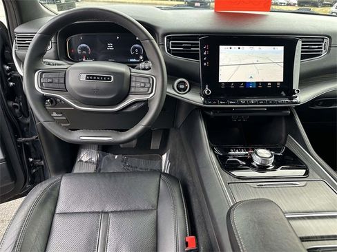 Used 2023 Jeep Wagoneer L Series II image 17