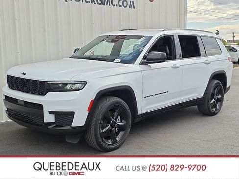 Used 2023 Jeep Grand Cherokee L Laredo image 3