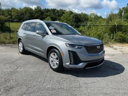 Used 2024 Cadillac XT6 Luxury FWD image 3