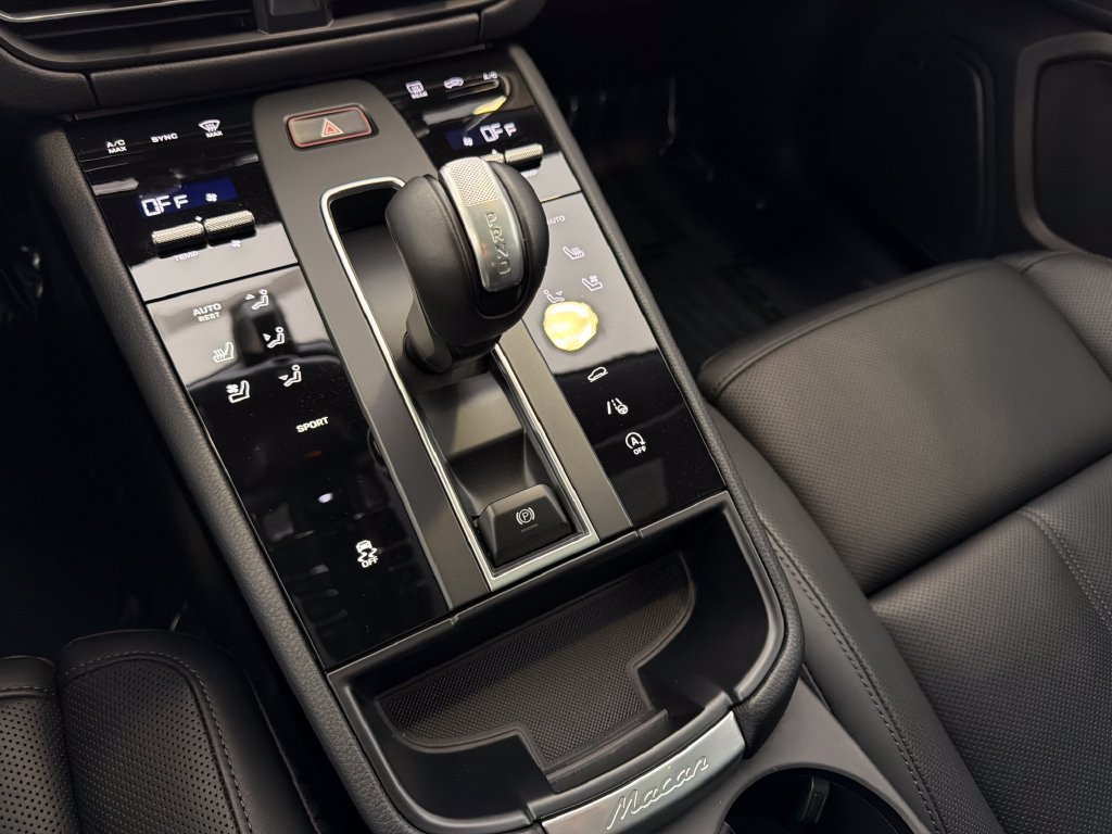 Certified 2026 Porsche Macan AWD/4WD image 19