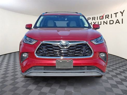 Used 2021 Toyota Highlander Limited image 2