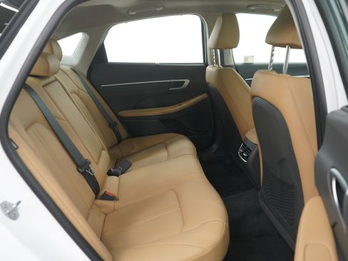 Certified 2025 Hyundai Sonata Limited FWD image 11