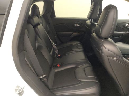 Used 2020 Jeep Cherokee Latitude Plus FWD image 19