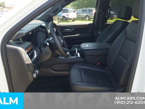 Used 2025 GMC Yukon XL Denali AWD/4WD image 9